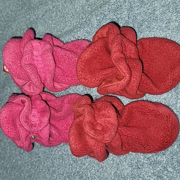 Two Pairs Zutano “Stay On” Fleece Baby Booties (6mo) - Picture 2 of 3